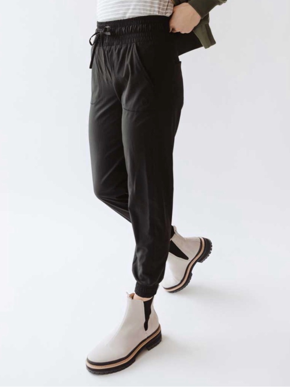 Albion Women’s Black Destination Joggers Size Small